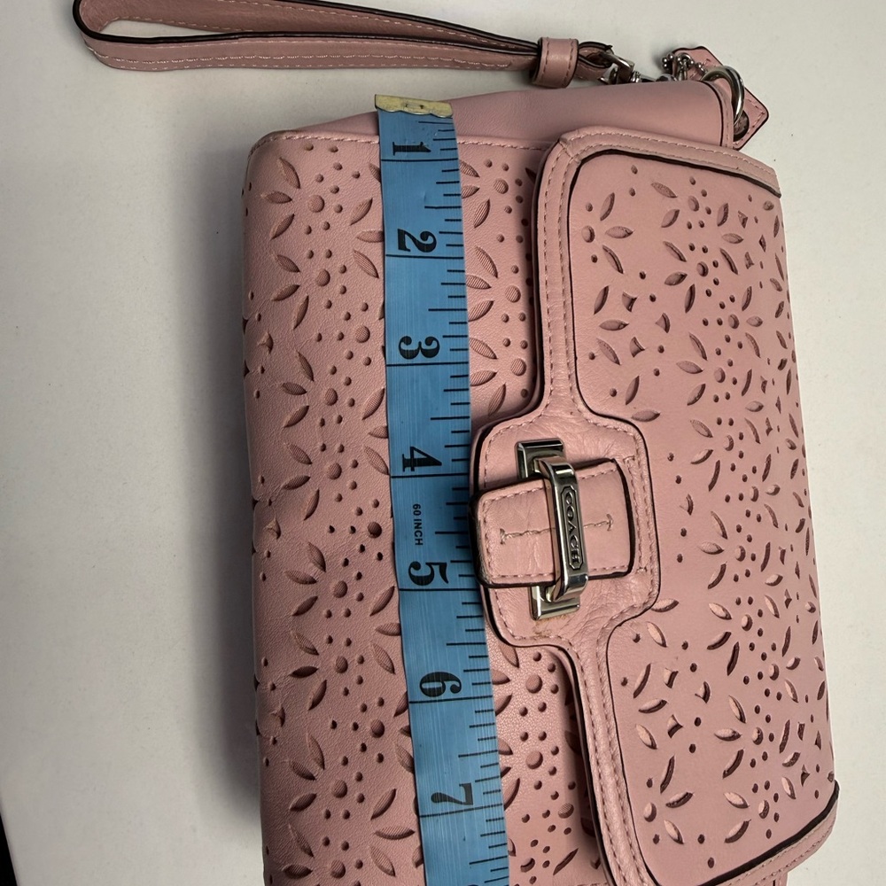 Coach pink Taylor eyelet clutch EUC - Picture 8 of 9